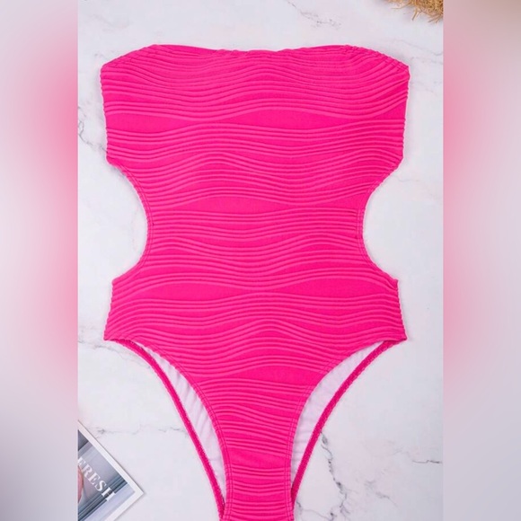 BNWT One Piece Strapless Swimsuit - Picture 3 of 9